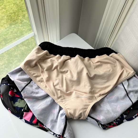 Rare!!! Lululemon Hotty Hot Short (Long) 4” Sz8
Pop Cut Boom Juice Multi/ Black - Picture 11 of 13